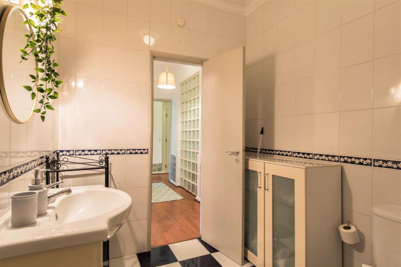 Appartement Charming Chiado 2Bedr W/Balcony And View à Lisboa Extérieur photo